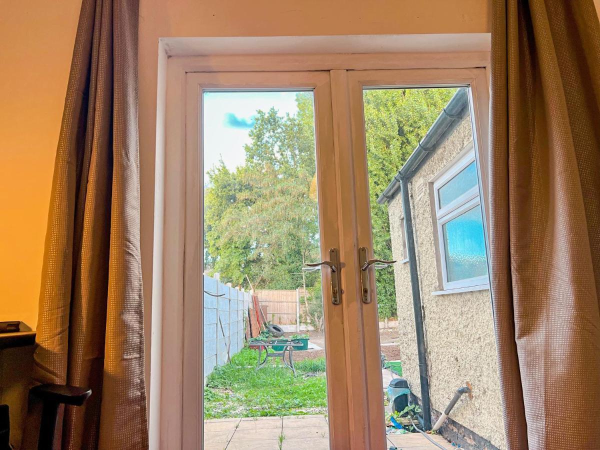 Wolves Living Bed & Breakfast Bushbury Exterior photo